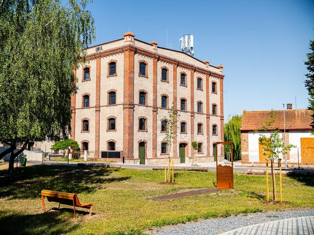 Pronájem obchodního prostoru 142 m²