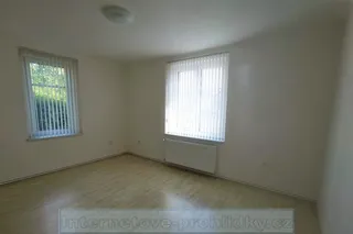 179910882 (7)