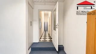 chodba z obyváku