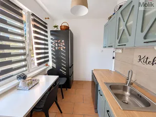 Kuchyně s vypnutým podskříňovým světlem