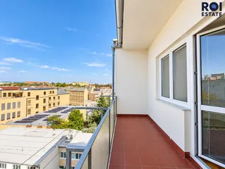 Slunný balkon s výhledem na Milady Horákové, Brno