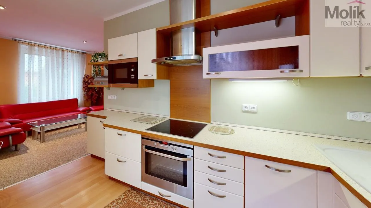 Klarka-Byt-Kitchen 1