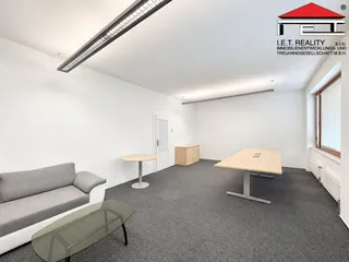 Minimalistní moderní kancelářské posezení