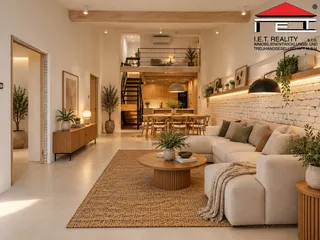 Teplý minimalistický loft s mezaninem