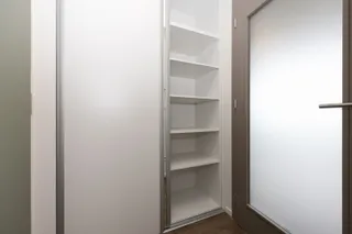 vestavná skříň.jpeg