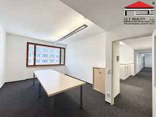 Moderní prázdná zasedací místnost