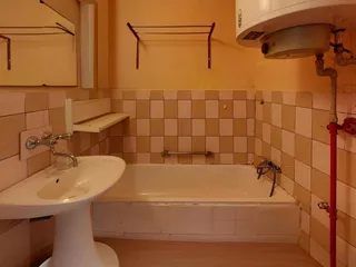 RD-pozemek--Bathroom-Defurnished 1