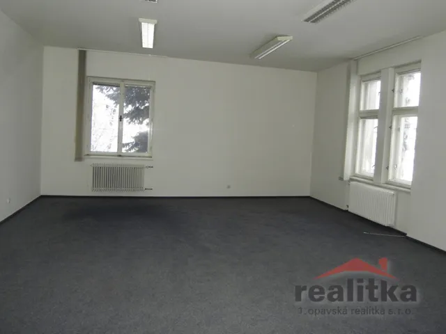 Pronájem kanceláře 220 m²