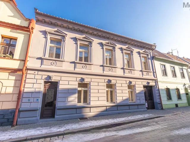 Prodej vícegeneračního domu 326 m²