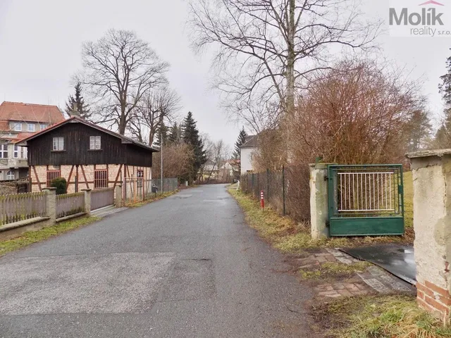 vjezd na pozemek z ul. Dvořákova.jpg