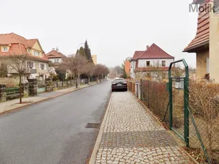 příjezdová komunikace.jpg