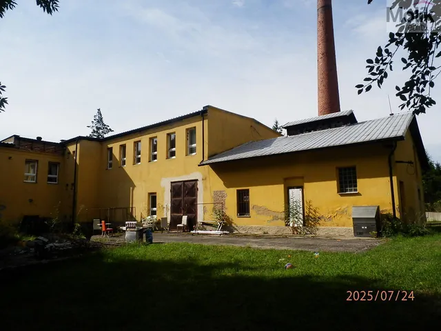 Prodej komerčního prostoru 1 300 m²