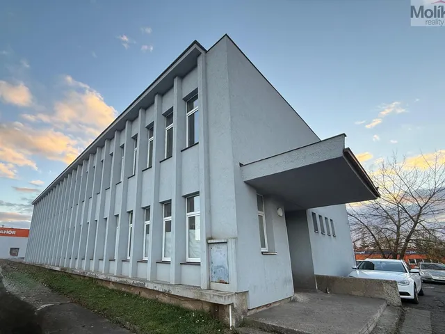 Pronájem kanceláře 154 m²