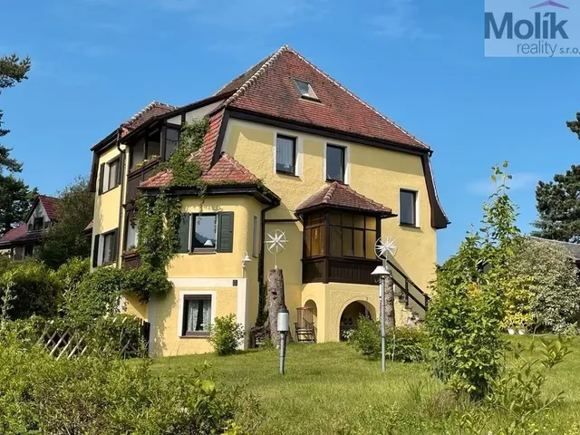 Prodej vícegeneračního domu 320 m²