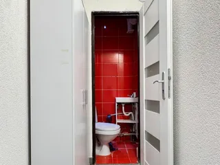 Zázemí + toaleta