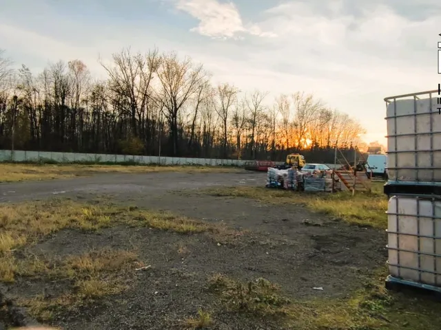 Pronájem komerčního pozemku 700 m²
