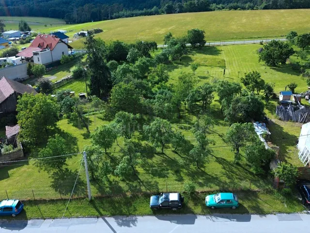 Prodej stavebního pozemku 962 m²