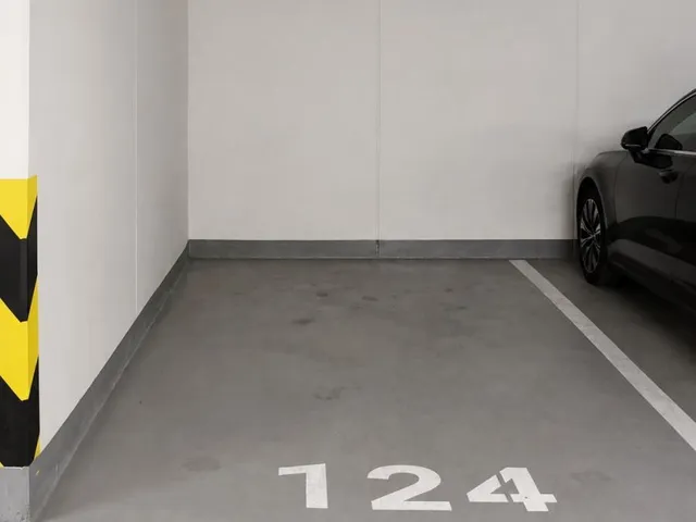 Pronájem garážového stání 24 m²