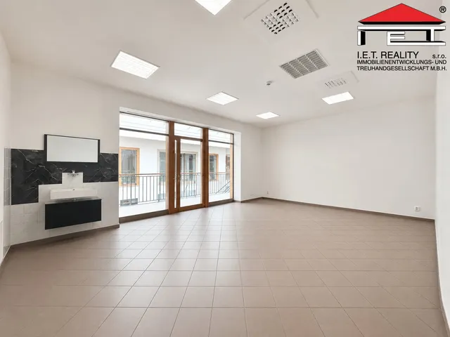 Pronájem obchodního prostoru 33 m²