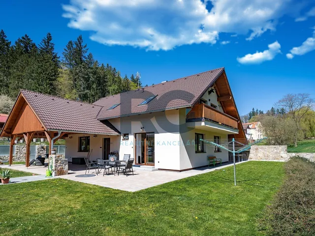 Prodej rodinného domu 491 m²