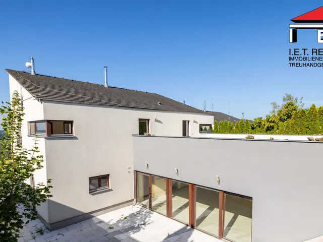 Prodej rodinného domu 326 m²