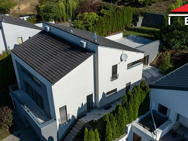 Prodej rodinného domu 326 m²