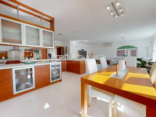 VILA VNITREK 01