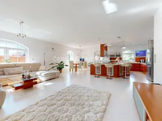 VILA VNITREK 02