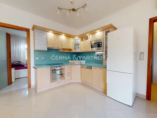 VILA VNITREK 12