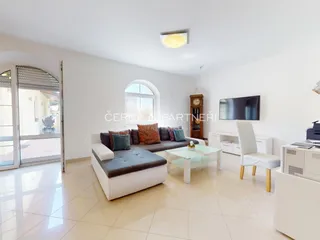 VILA VNITREK 14