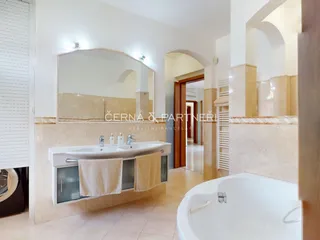 VILA VNITREK 16