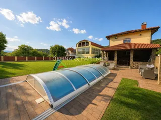 VILA VENEK 06
