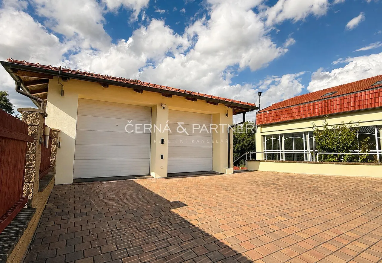 VILA VENEK 12