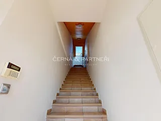 VILA VNITREK 20