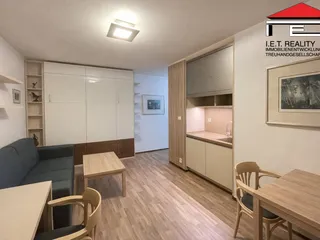 pokoj od okna