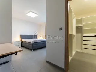 UNHOST10.jpg
