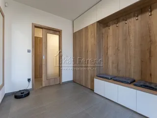 UNHOST17.jpg