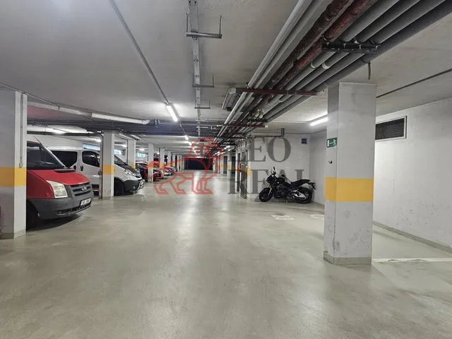 Pronájem garážového stání 18 m²