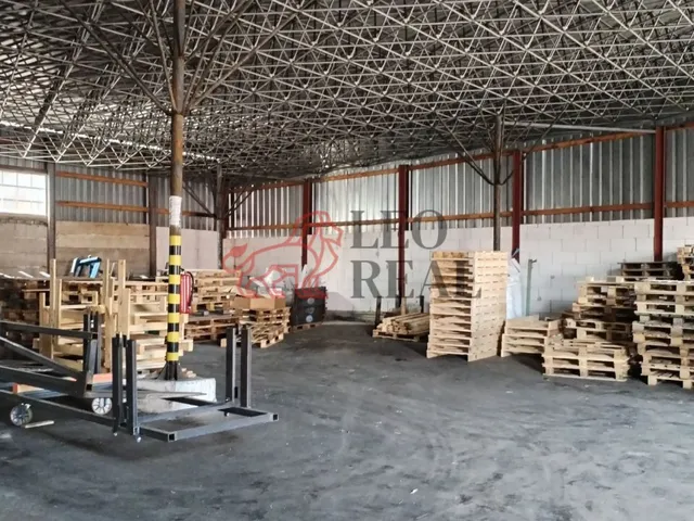 Pronájem skladu 828 m²