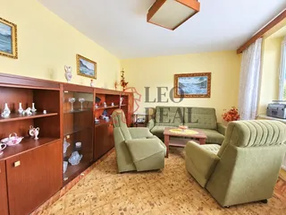 ec3235ed-ea9d-4ee4-85ba-1f586cee6e9e.jpg