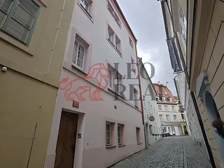 q.jpg