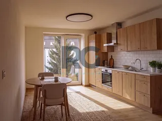 DSC04410_custom_2K_Stage_RE____Kitchen_4K.jpg