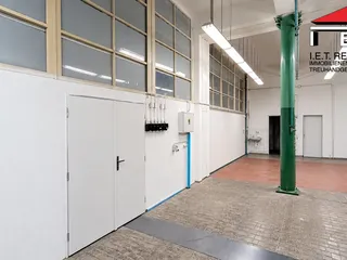 Prostorná čistá průmyslová hala