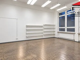 istý minimalistický průmyslový prostor
