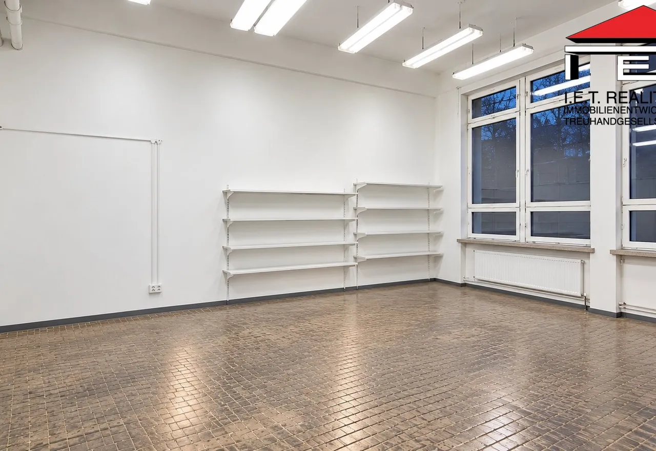 istý minimalistický průmyslový prostor