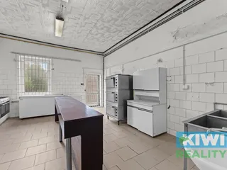 Prodej komerčního objektu v Petřvaldu u Karviné 24