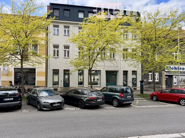 Pronájem obchodního prostoru 77 m²