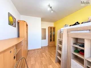 9F76B622-CBCC-4E4F-AE50-9542439757CE