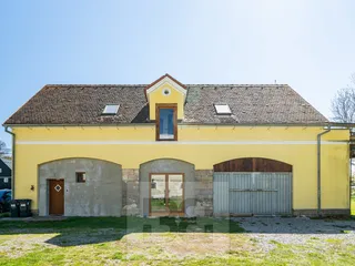 Hlavní budovy