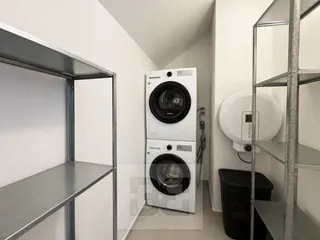 B8E0DF80-0373-477C-93BA-D85657E809E8